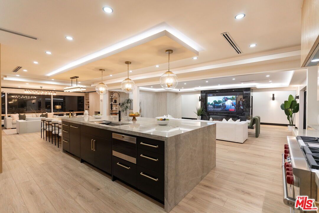 Dining room, Interior, Kitchen, Living room, Pendant Lights, Recessed Lighting, Stainless Steel Appliances, Wood Texture Flooring