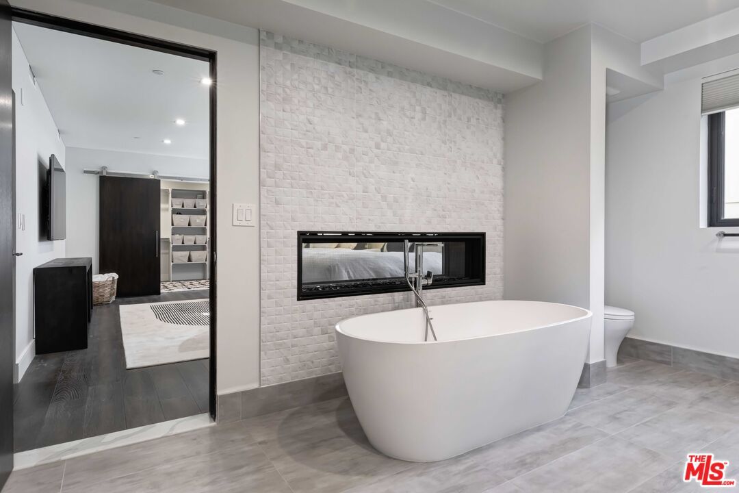 Bathroom, Fireplace, Free Standing Baths, Interior, Recessed Lighting, Wood Texture Flooring