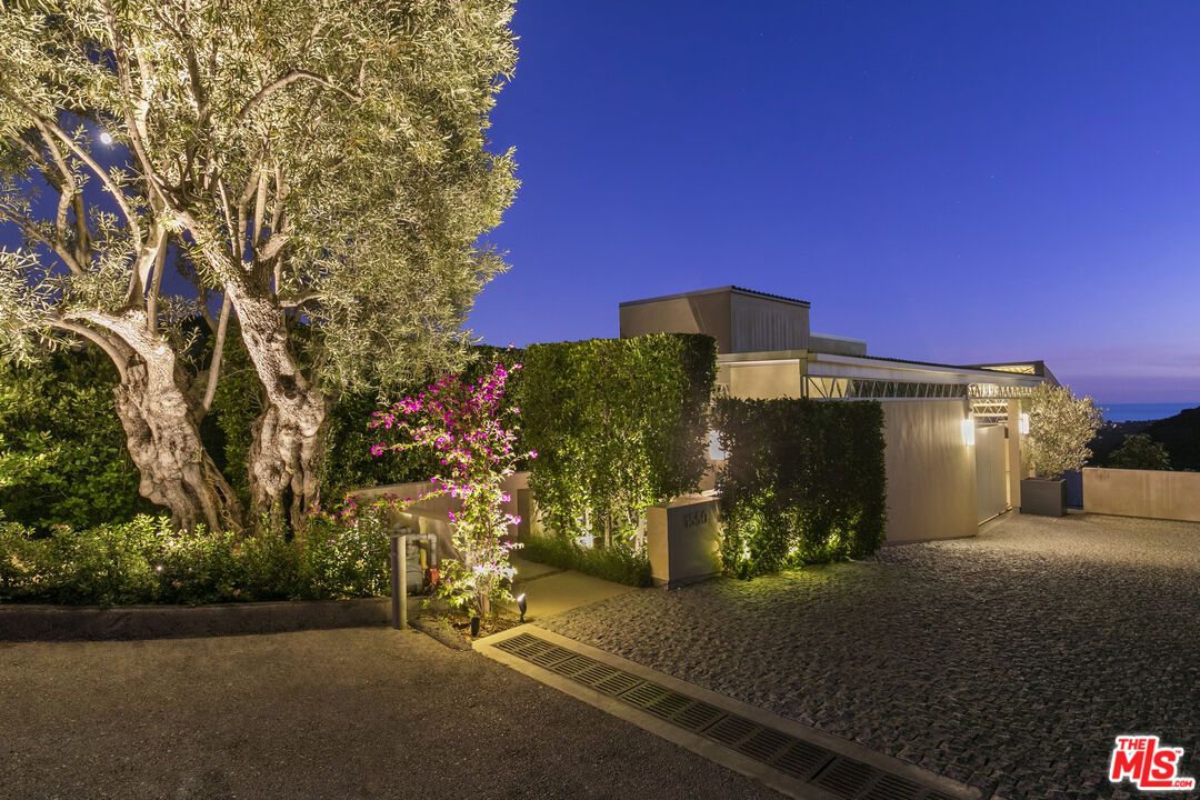 Backyard, Exterior, Water