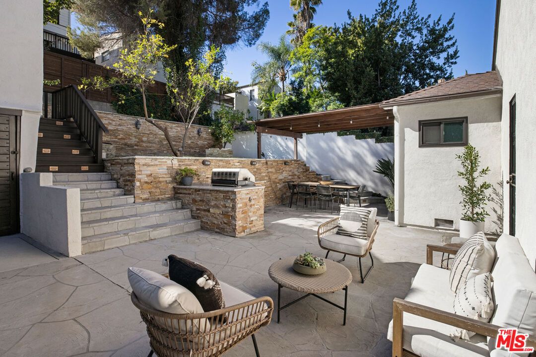 Exterior, Outdoor Kitchen