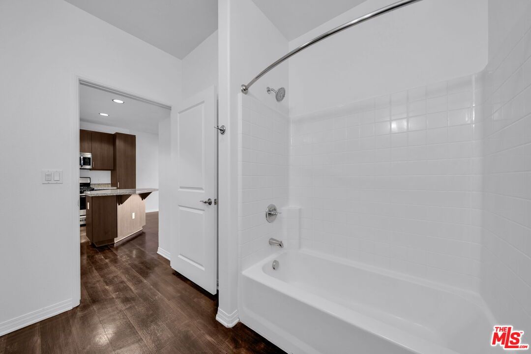 Bathroom, Interior, Kitchen, Recessed Lighting, Wood Texture Flooring