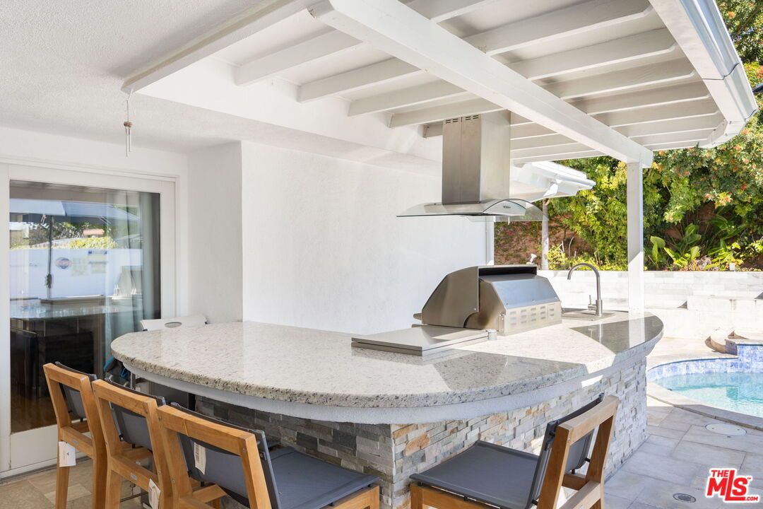 Exterior, Outdoor Kitchen