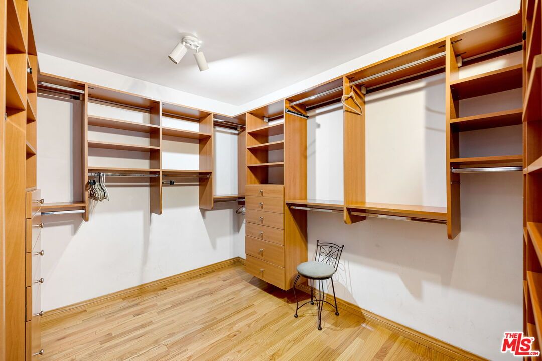 Interior, Walk-in Closets, Wood Texture Flooring