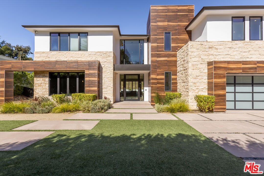 Attached, Exterior, Facade, Modern