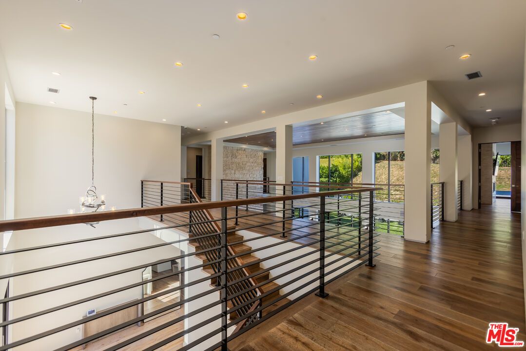 Interior, Pendant Lights, Recessed Lighting, Wood Texture Flooring