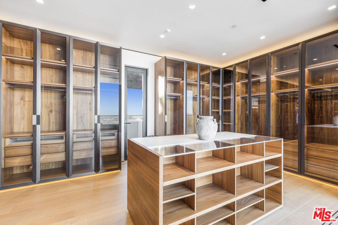 Interior, Recessed Lighting, Walk-in Closets, Wood Texture Flooring