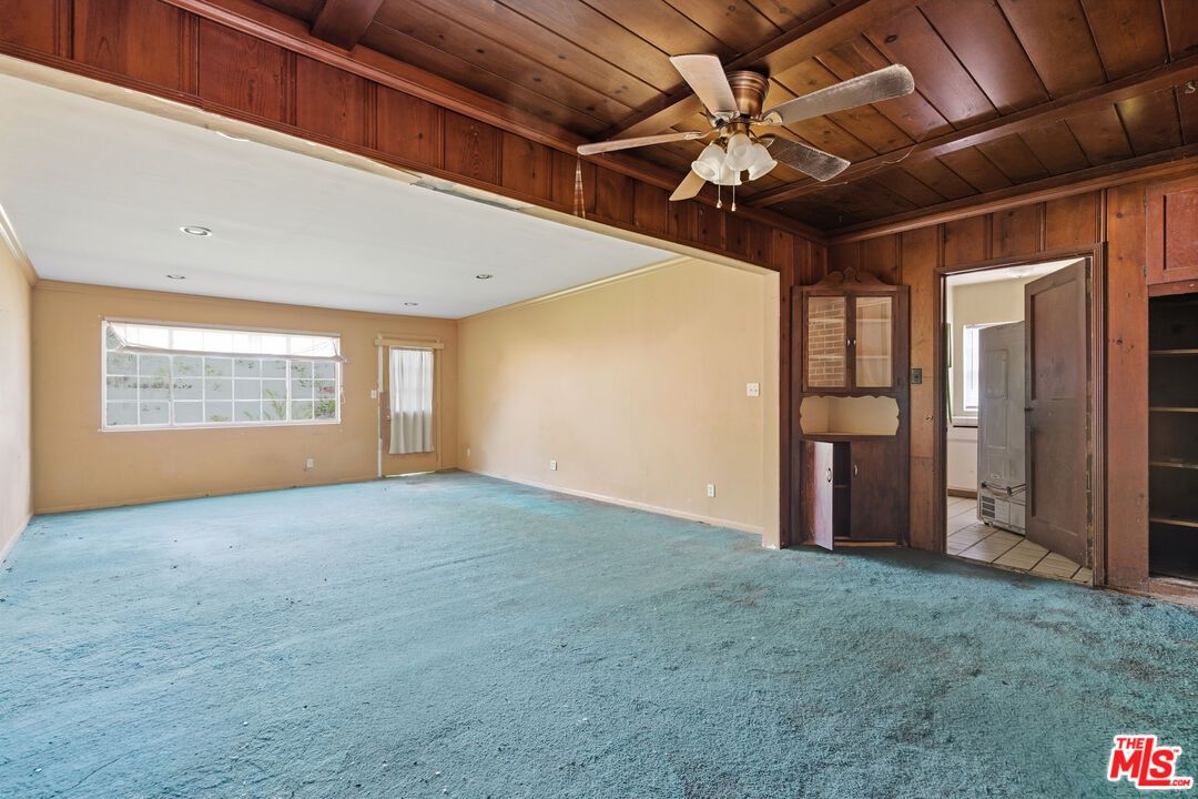 Empty room, Interior, Recessed Lighting, Wooden Beams, Wooden Ceilings, Wooden Walls