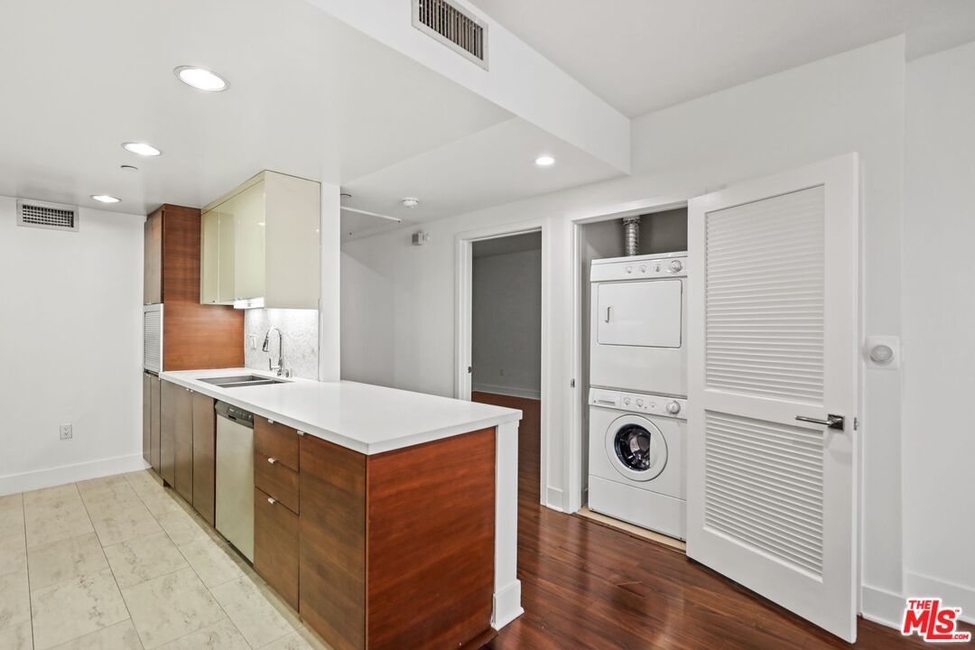 Interior, Kitchen, Recessed Lighting, Utility Closets, Washer, Wood Texture Flooring