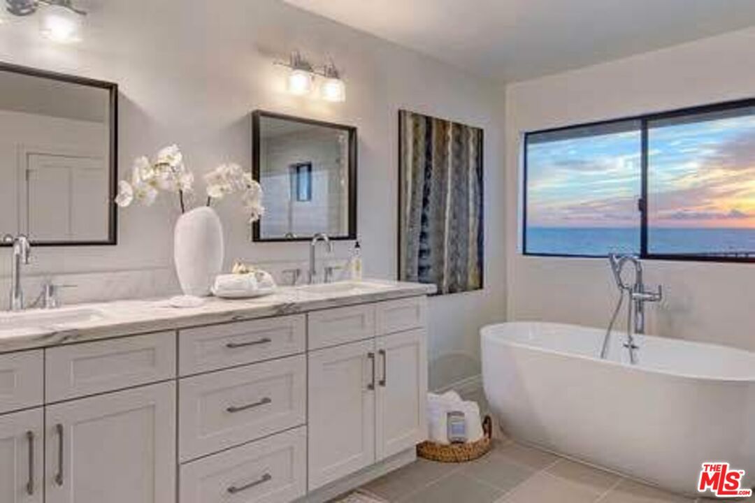 Bathroom, Dual Sink Vanities, Free Standing Baths, Interior, Water