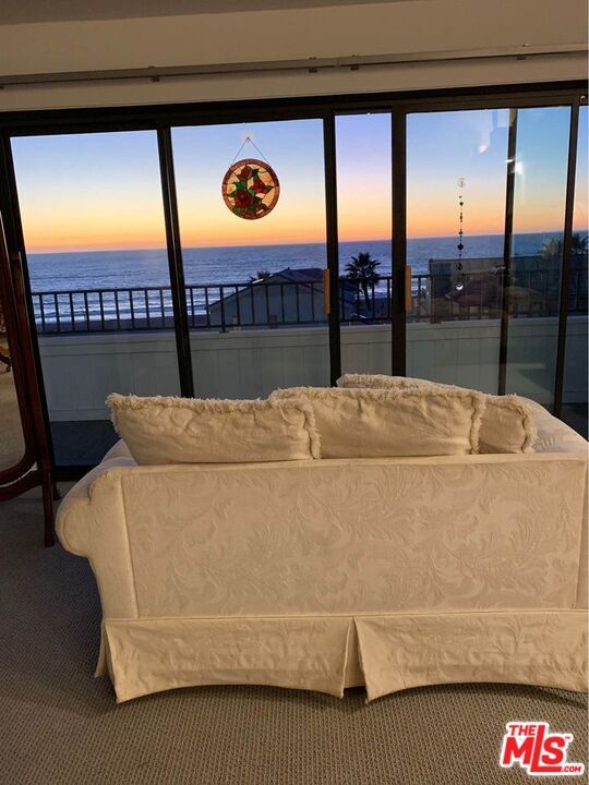 Bedroom, Interior, Water