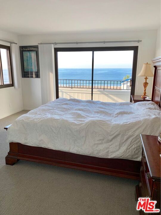 Bedroom, Interior, Water