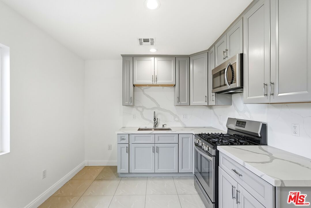 Interior, Kitchen, Marble Walls, Recessed Lighting