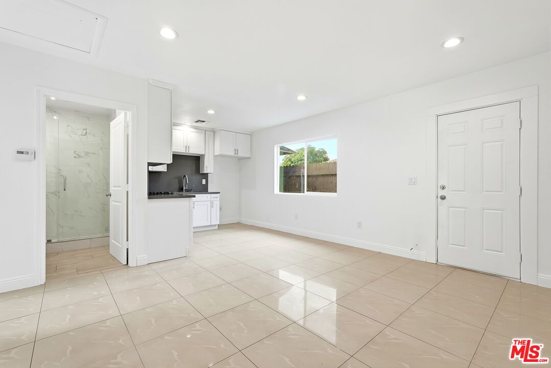 Interior, Kitchen, Marble Walls, Recessed Lighting