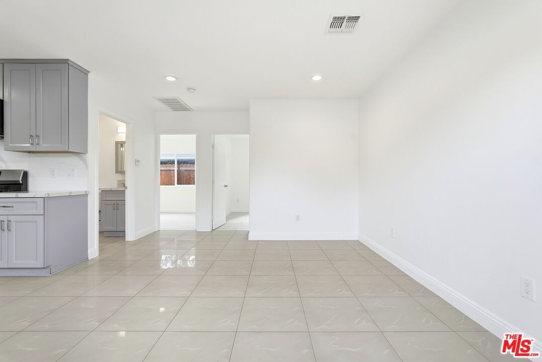 Empty room, Interior, Kitchen, Recessed Lighting