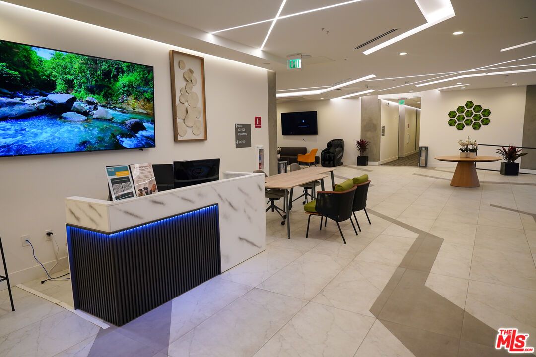 Dining room, Interior, Recessed Lighting