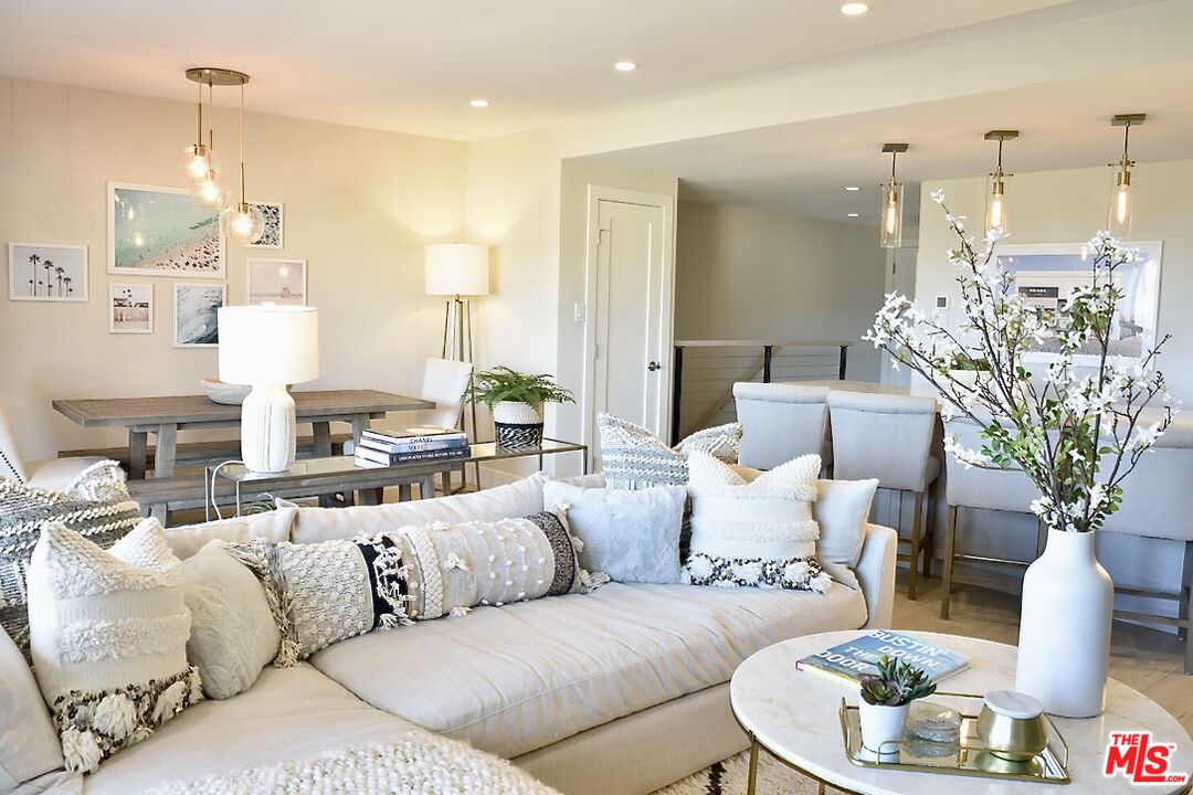 Dining room, Interior, Living room, Pendant Lights, Recessed Lighting, Wood Texture Flooring