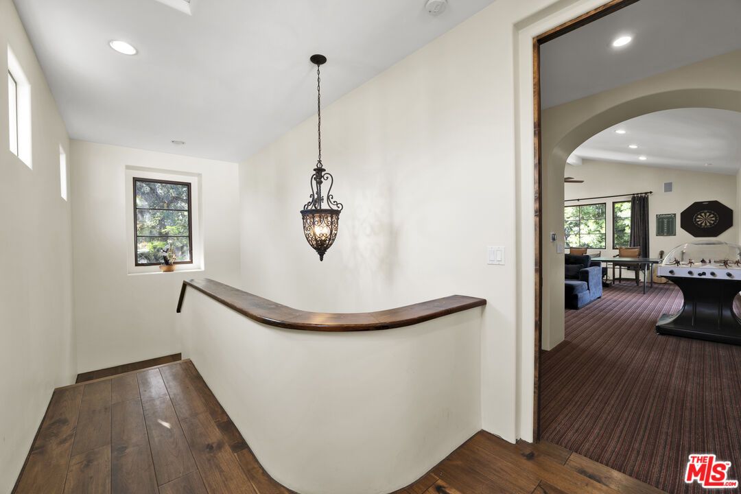 Interior, Pendant Lights, Recessed Lighting, Wood Texture Flooring