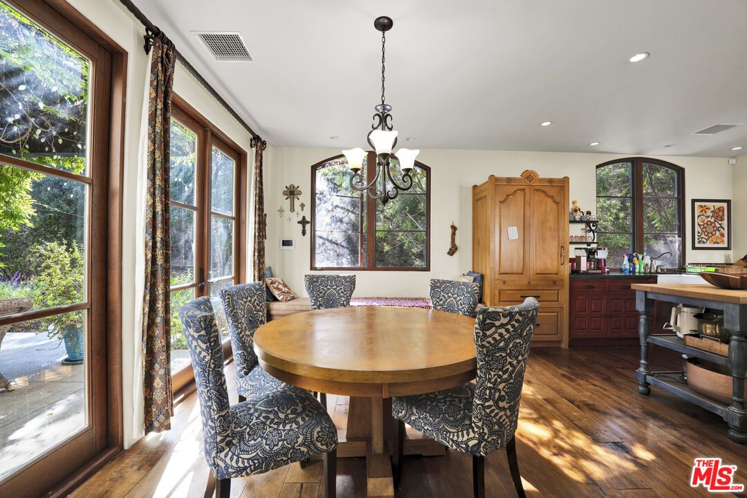 Chandelier, Dining room, Interior, Recessed Lighting, Wood Texture Flooring