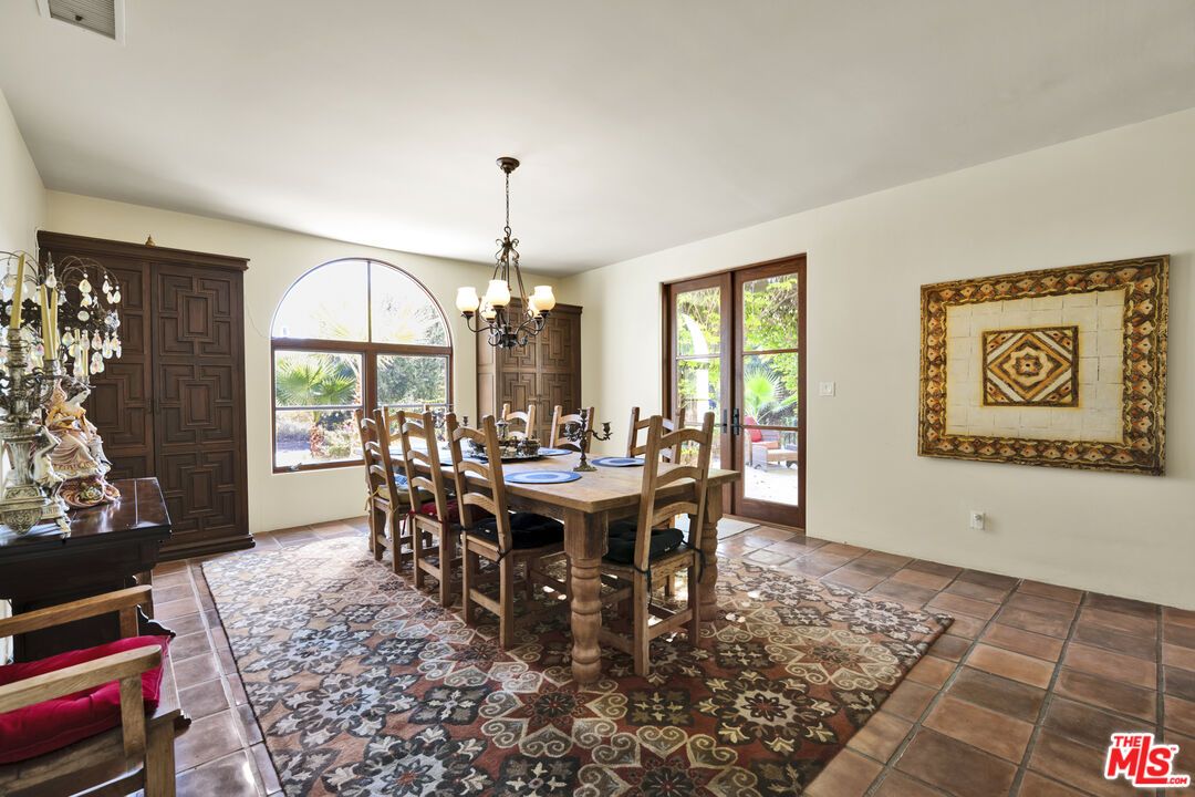 Chandelier, Dining room, Interior
