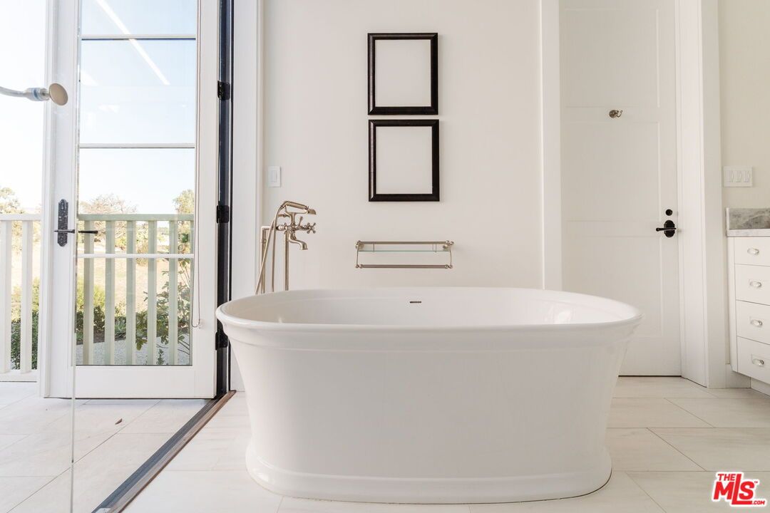 Bathroom, Free Standing Baths, Interior