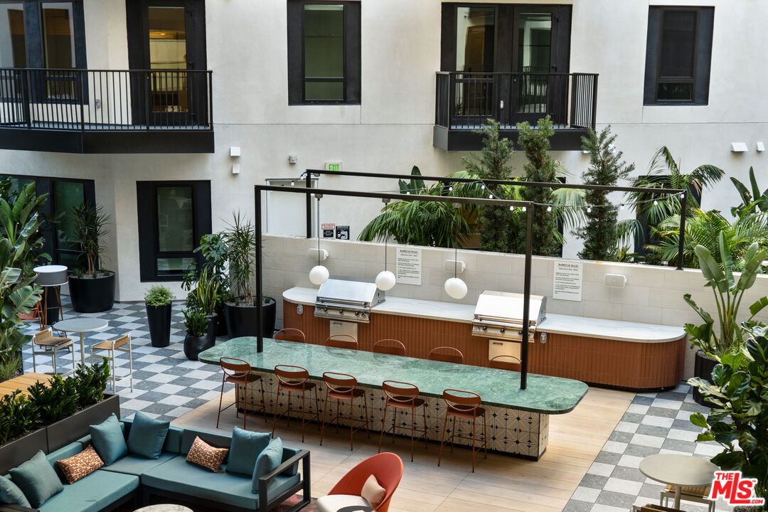 Exterior, Outdoor Kitchen