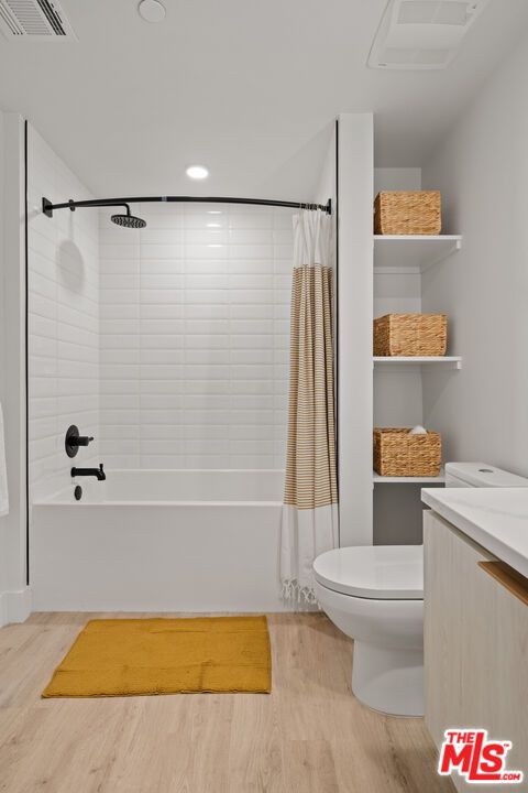Bathroom, Interior, Recessed Lighting, Wood Texture Flooring