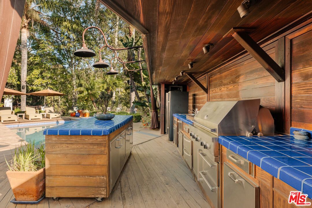 Exterior, Outdoor Kitchen