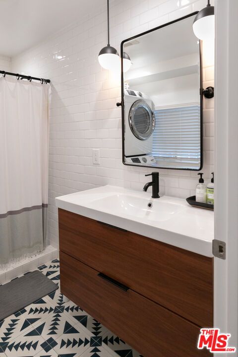 Bathroom, Interior, Pendant Lights
