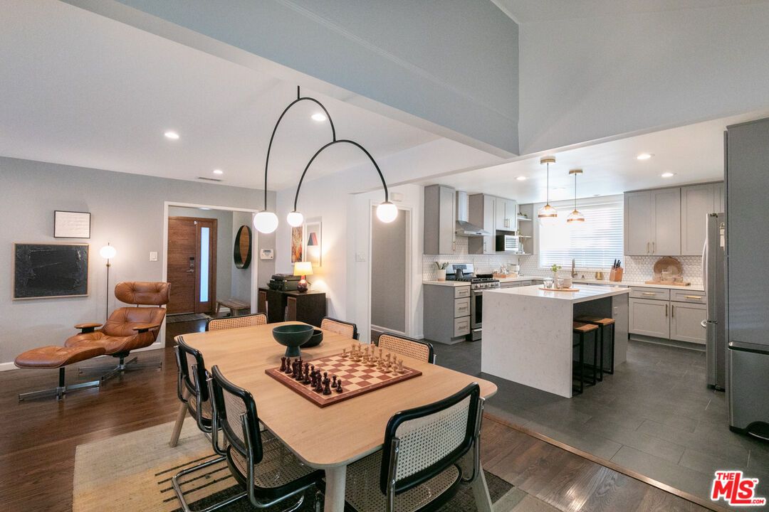 Dining room, Interior, Kitchen, Pendant Lights, Recessed Lighting, Wood Texture Flooring