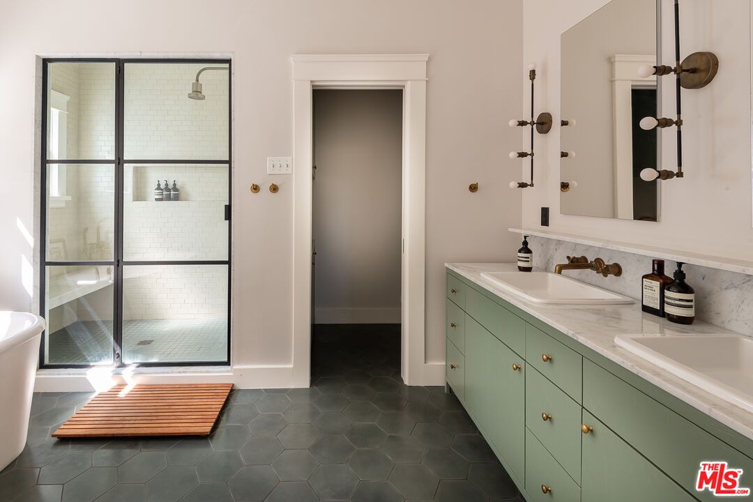 Bathroom, Dual Sink Vanities, Interior