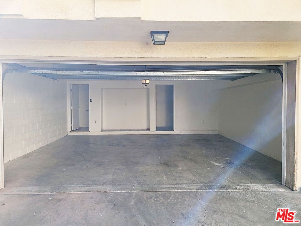 Garage, Interior