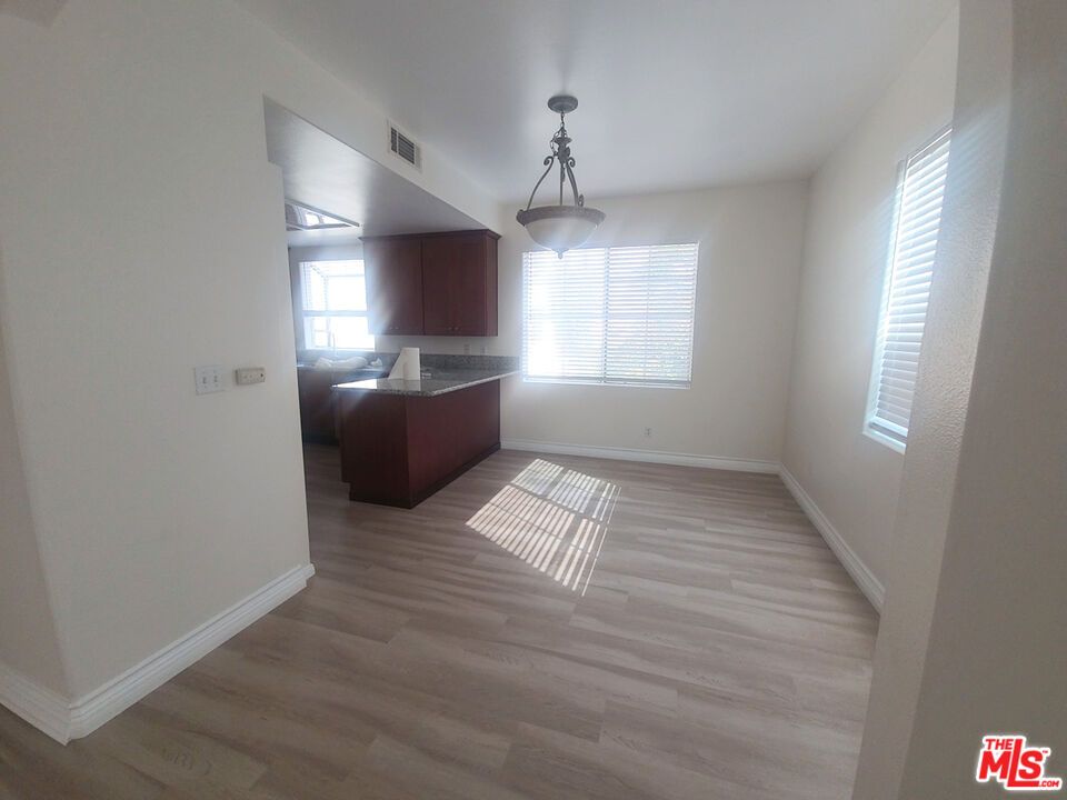 Interior, Pendant Lights, Wood Texture Flooring