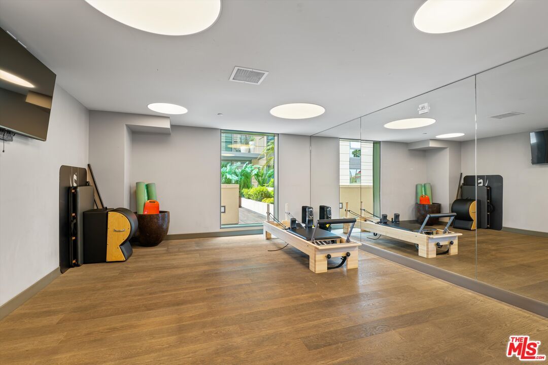 Fitness Equipment, Interior, Recessed Lighting, Wood Texture Flooring