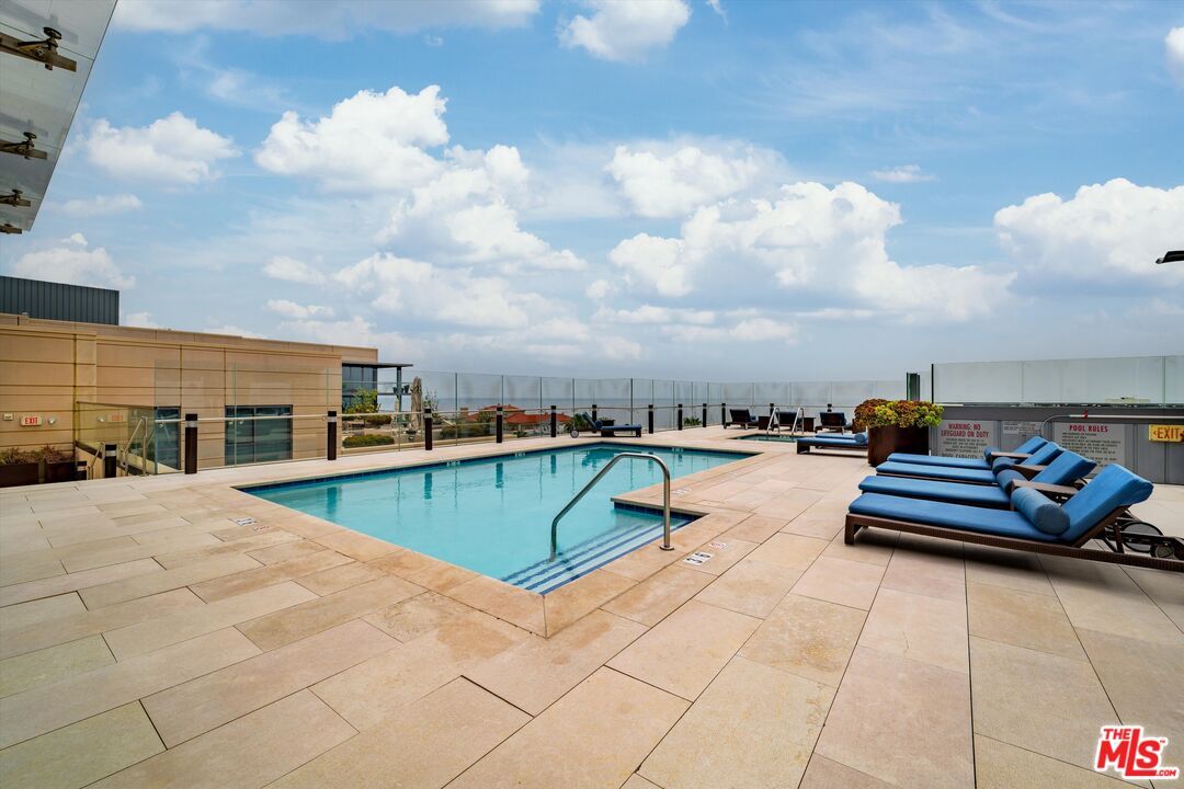 Exterior, Pool, Water