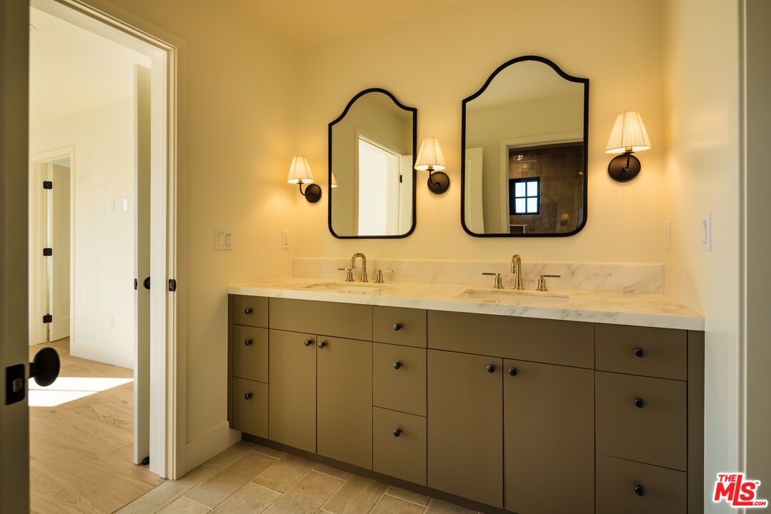 Bathroom, Dual Sink Vanities, Interior, Wood Texture Flooring