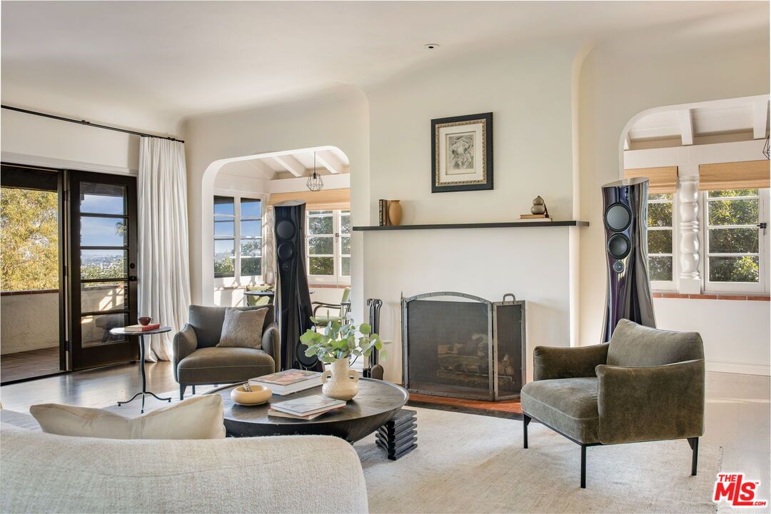 Fireplace, Interior, Living room