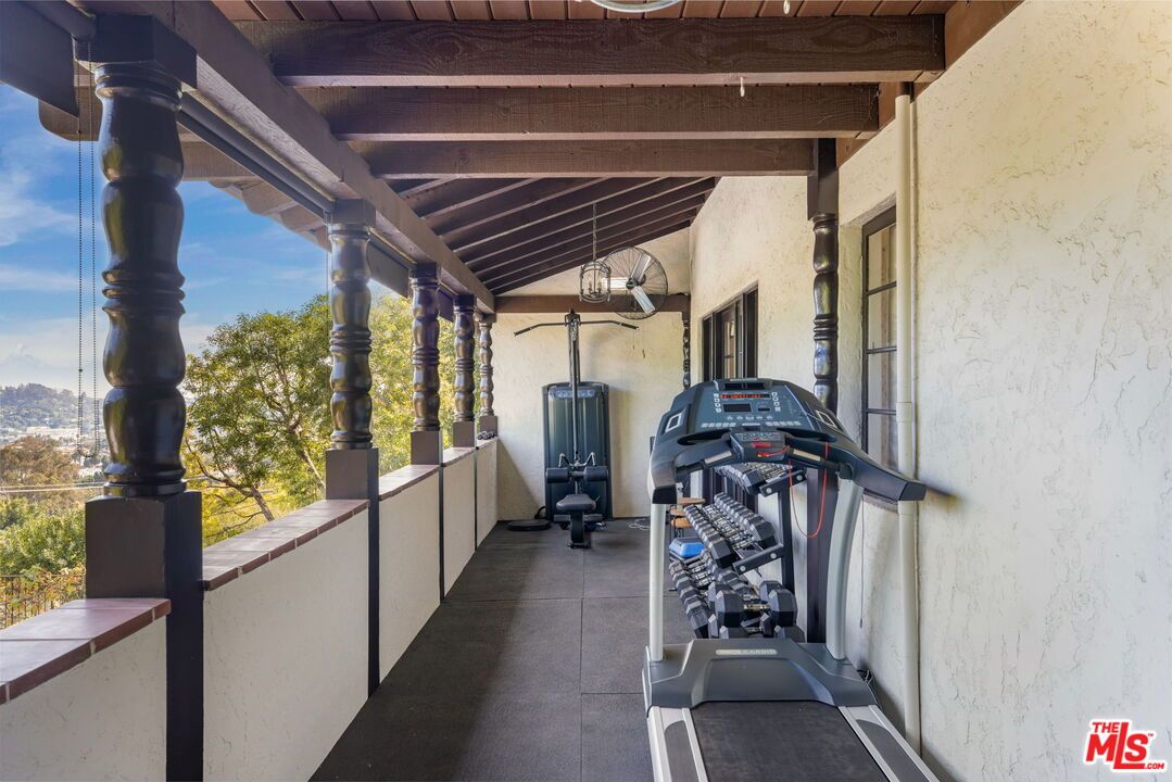 Exterior, Fitness Equipment, Wooden Beams
