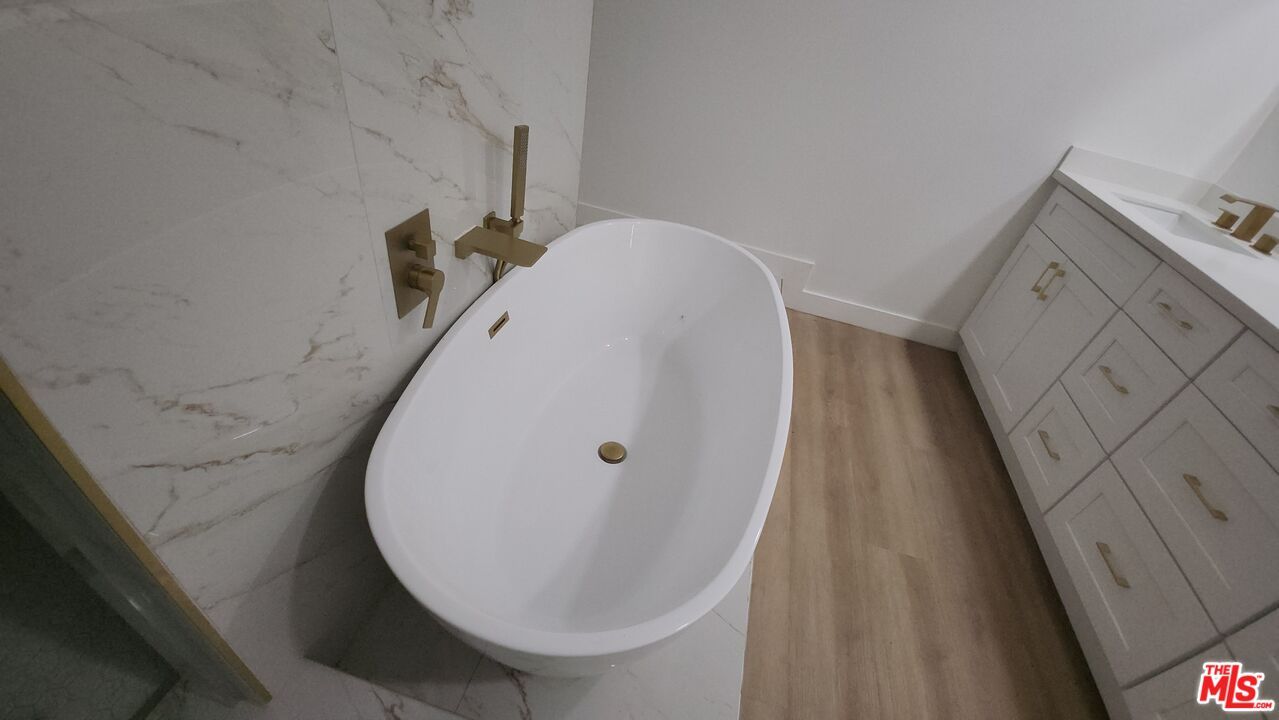 Bathroom, Free Standing Baths, Interior, Marble Walls