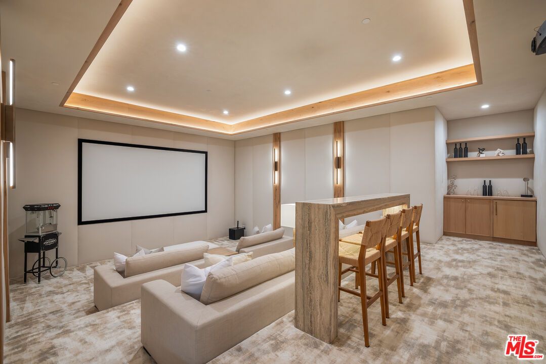 Interior, Projection Screen, Recessed Lighting, Theatre Room
