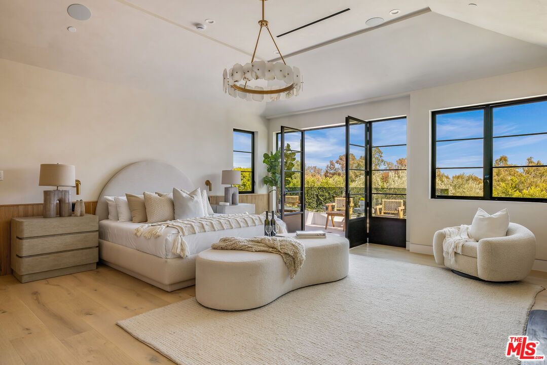 Bedroom, Interior, Pendant Lights, Recessed Lighting, Wood Texture Flooring