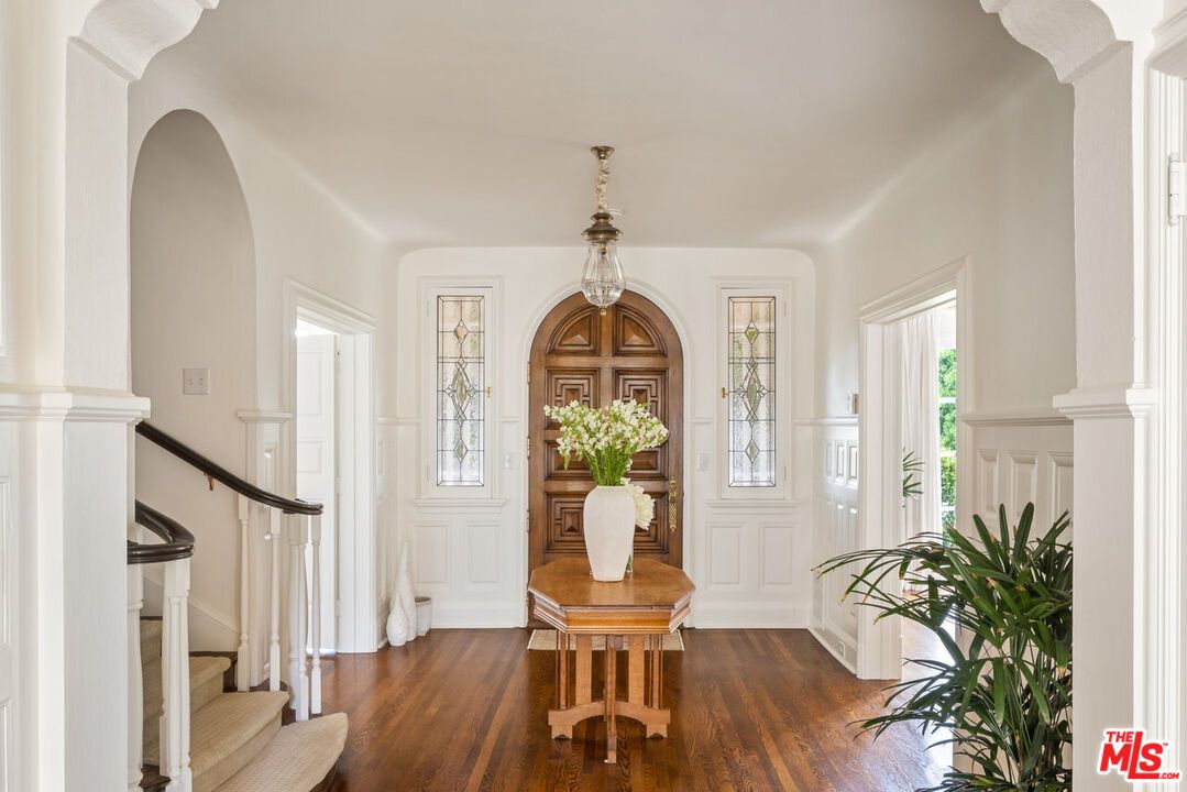 Chandelier, Interior, Wood Texture Flooring