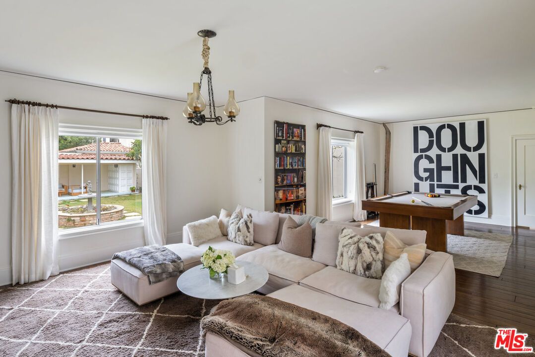 Chandelier, Game Room, Interior, Living room, Wood Texture Flooring