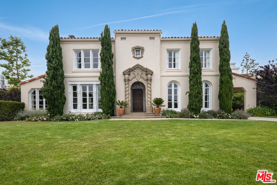 Backyard, Exterior, Facade, Mediterranean