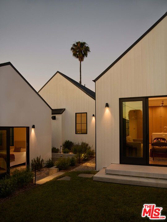 Backyard, Exterior, Facade, Farmhouse