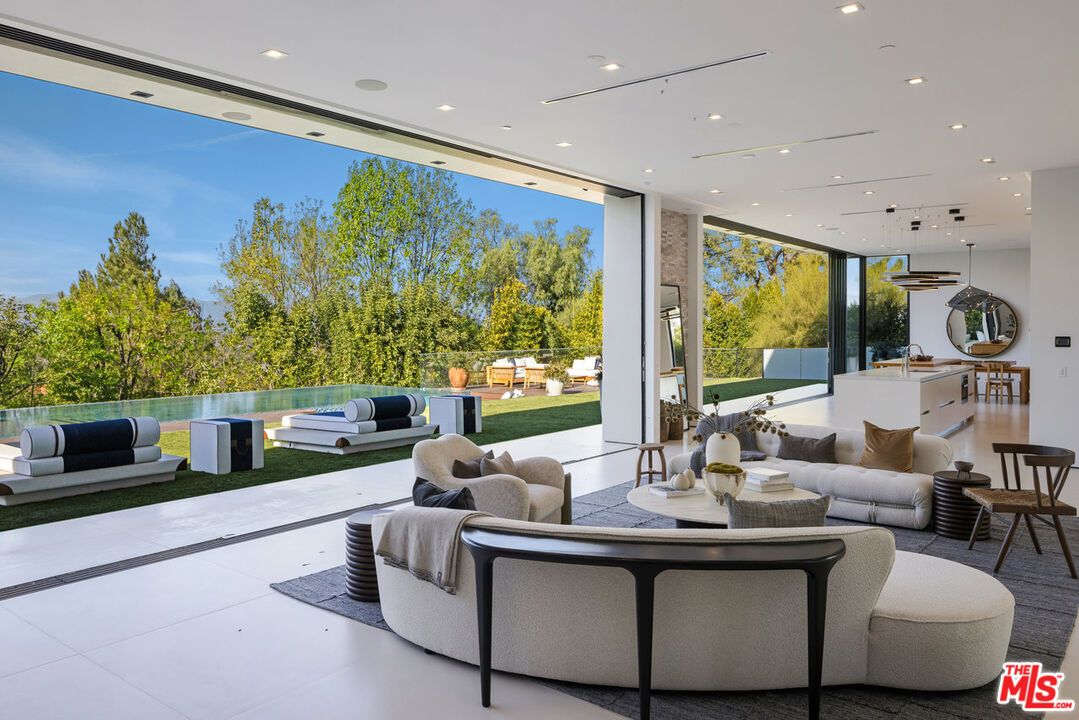 Dining room, Interior, Living room, Pendant Lights, Recessed Lighting, Water