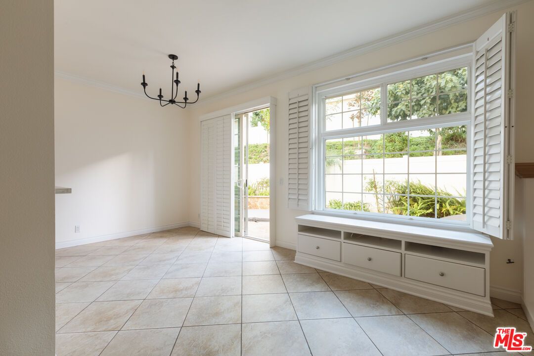 Chandelier, Empty room, Interior