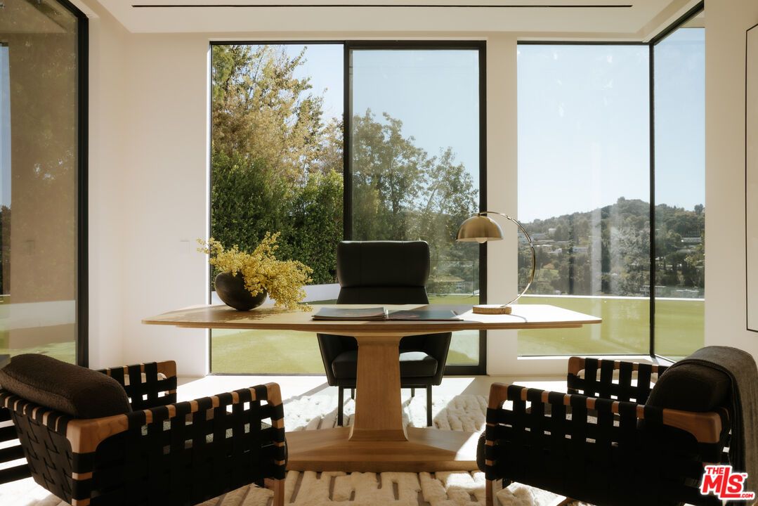 Home Office, Interior