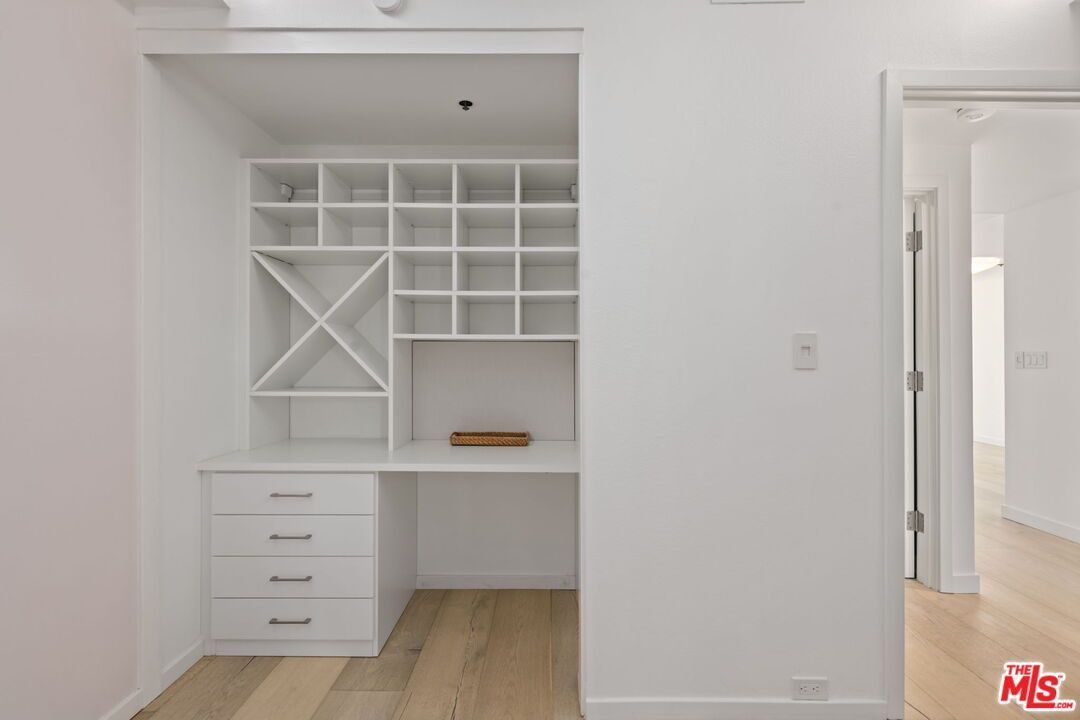 Interior, Walk-in Closets, Wood Texture Flooring