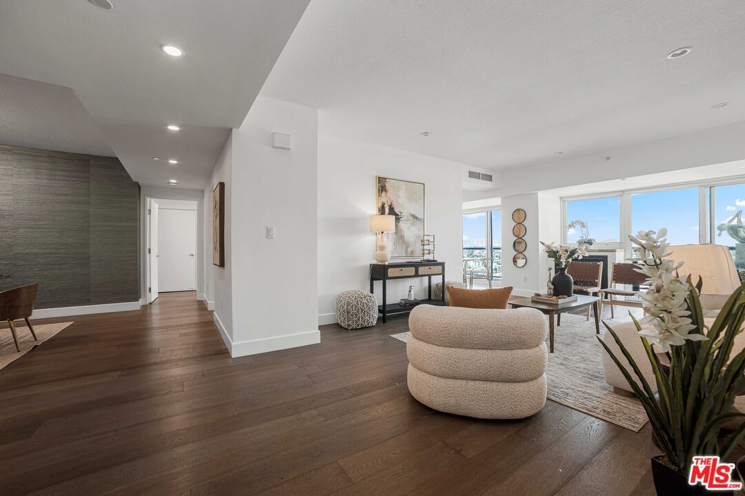 Dining room, Interior, Living room, Recessed Lighting, Wood Texture Flooring