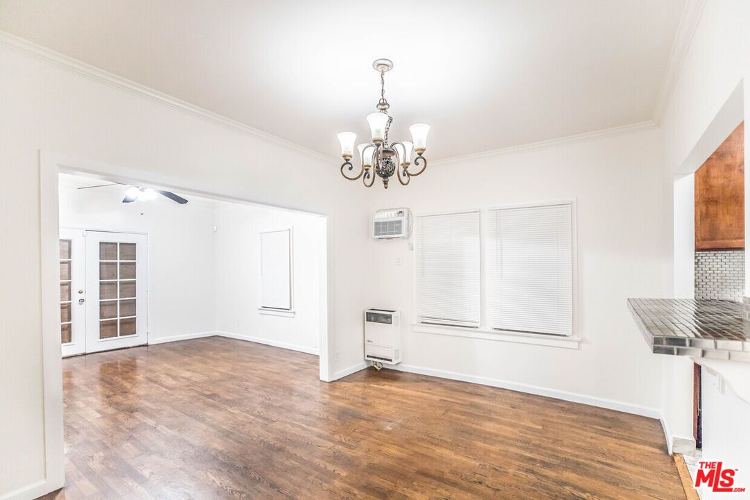 Chandelier, Empty room, Interior, Wood Texture Flooring